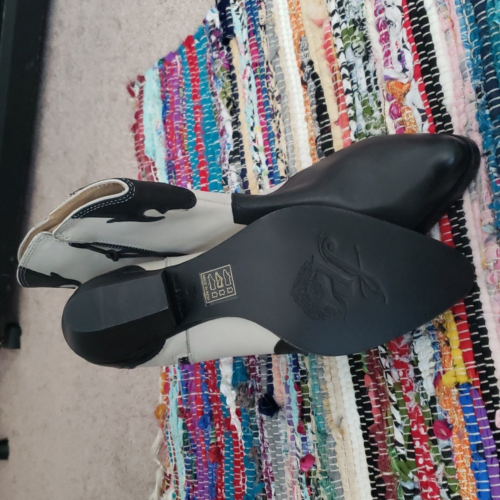 FREE PEOPLE "New Frontier" Black and White Leather Women's Boots 8.5 - Picture 3 of 6